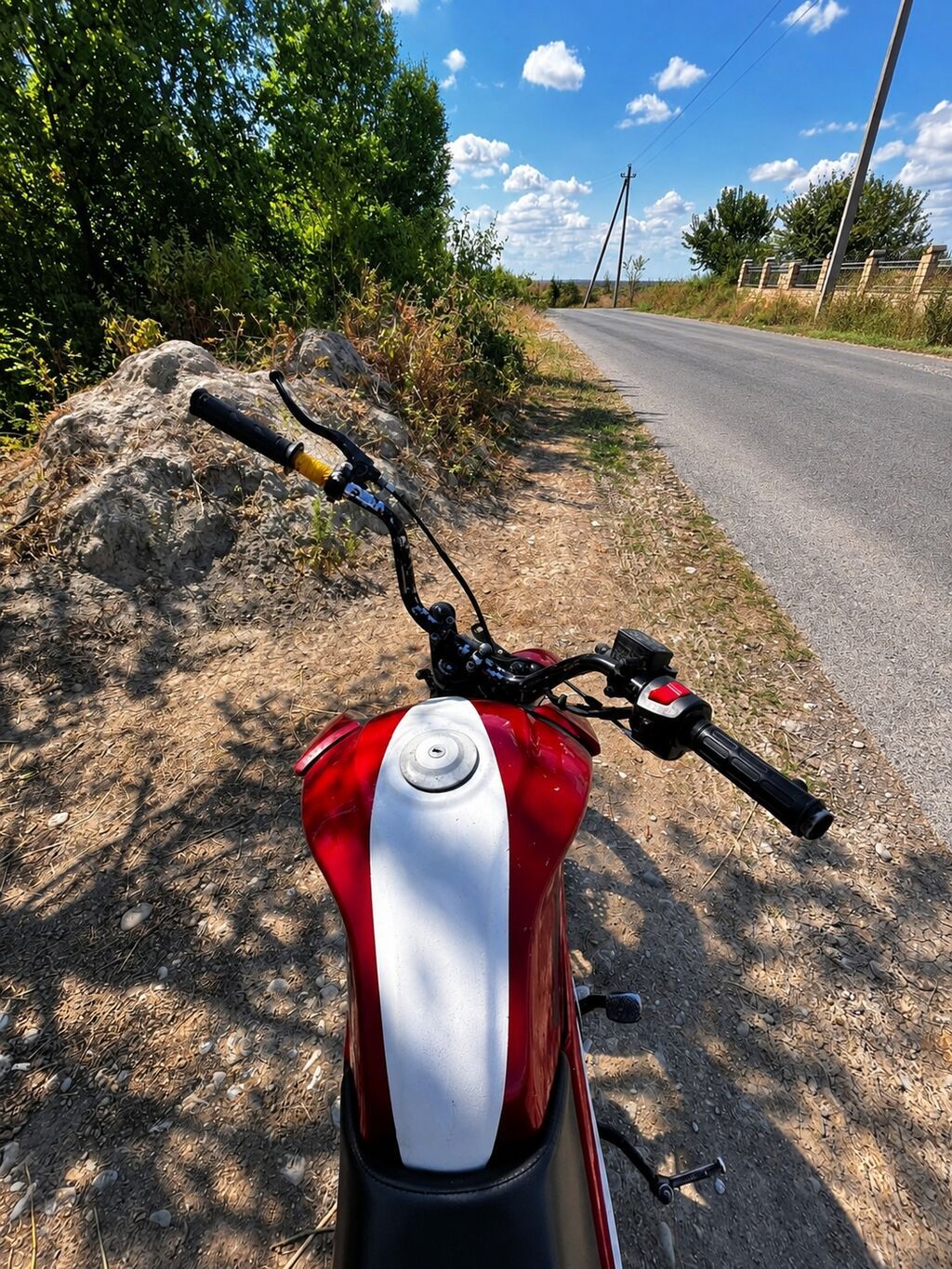 Qırmızı rəngli yüngül motosiklet - Şəhər və kənd yolları üçün yığcam — Motosikletlər, Ağsu (2)