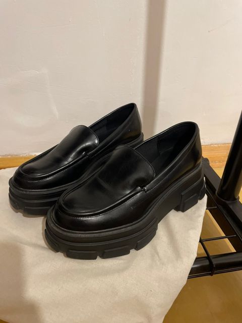 Stradivarius ayaqqabısı — Bakı
