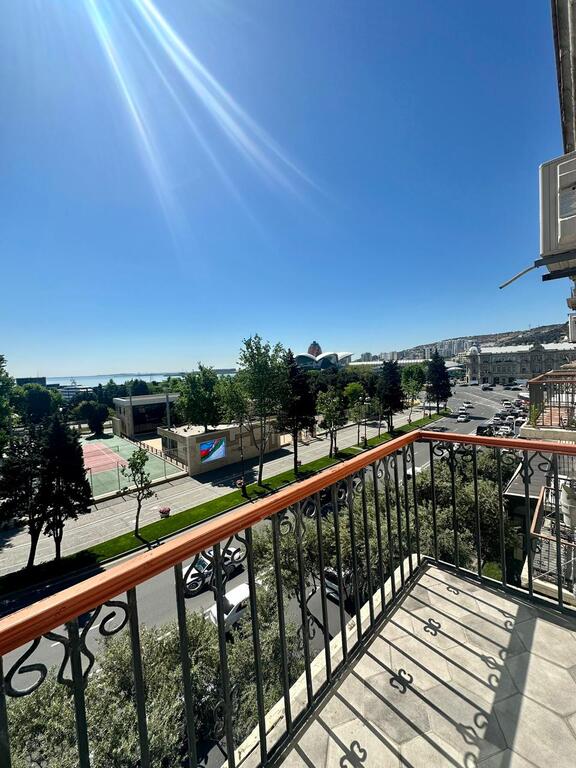 İcarəyə verilir 2 otaqlı köhnə tikili 105 m² — Mənzil, Bakı