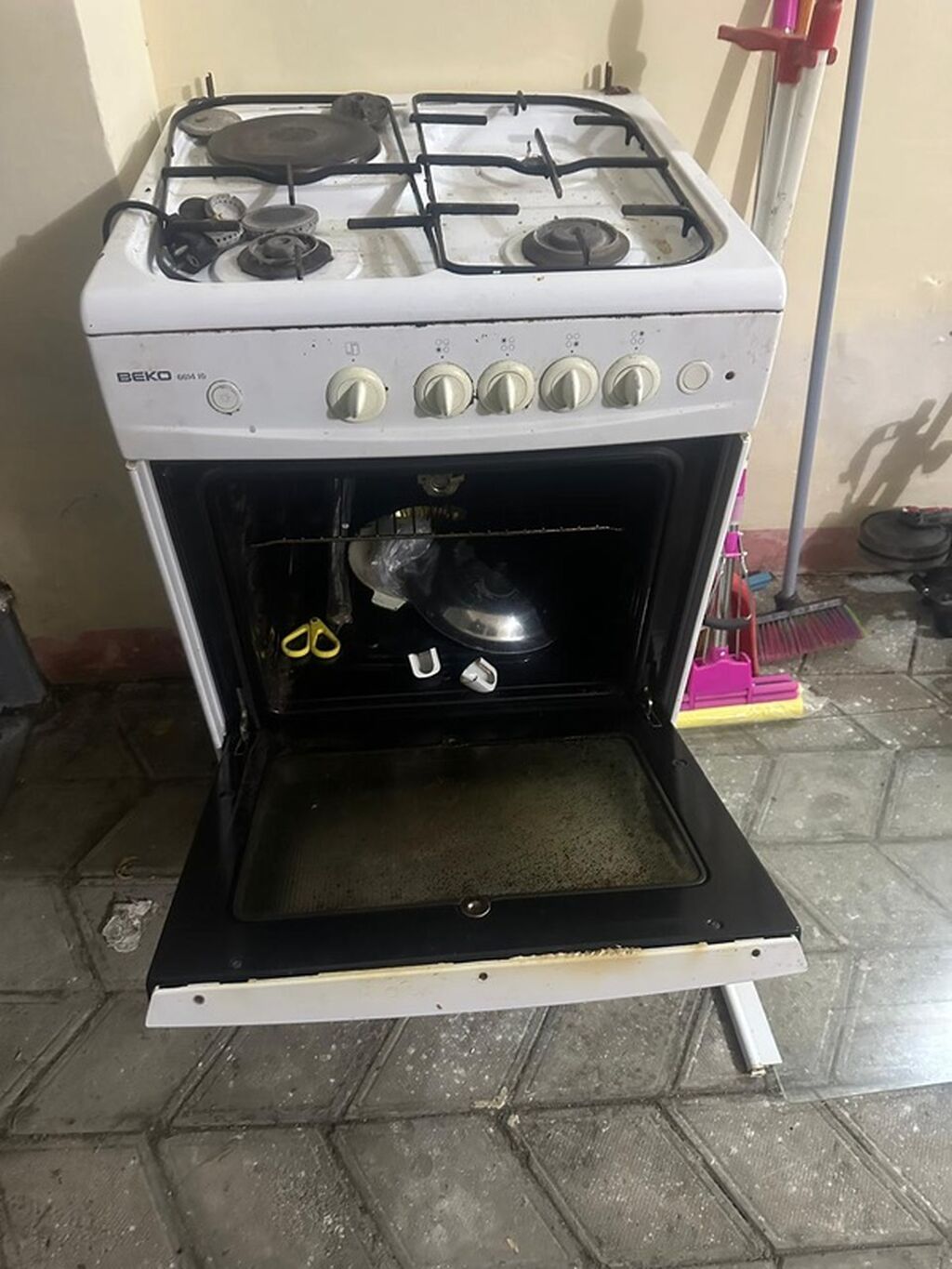 Üst hissə: 3 qaz ocağı + 1 elektrik plitə - İdarəetmə: Ön paneldə — Plitələr, Bakı (2)