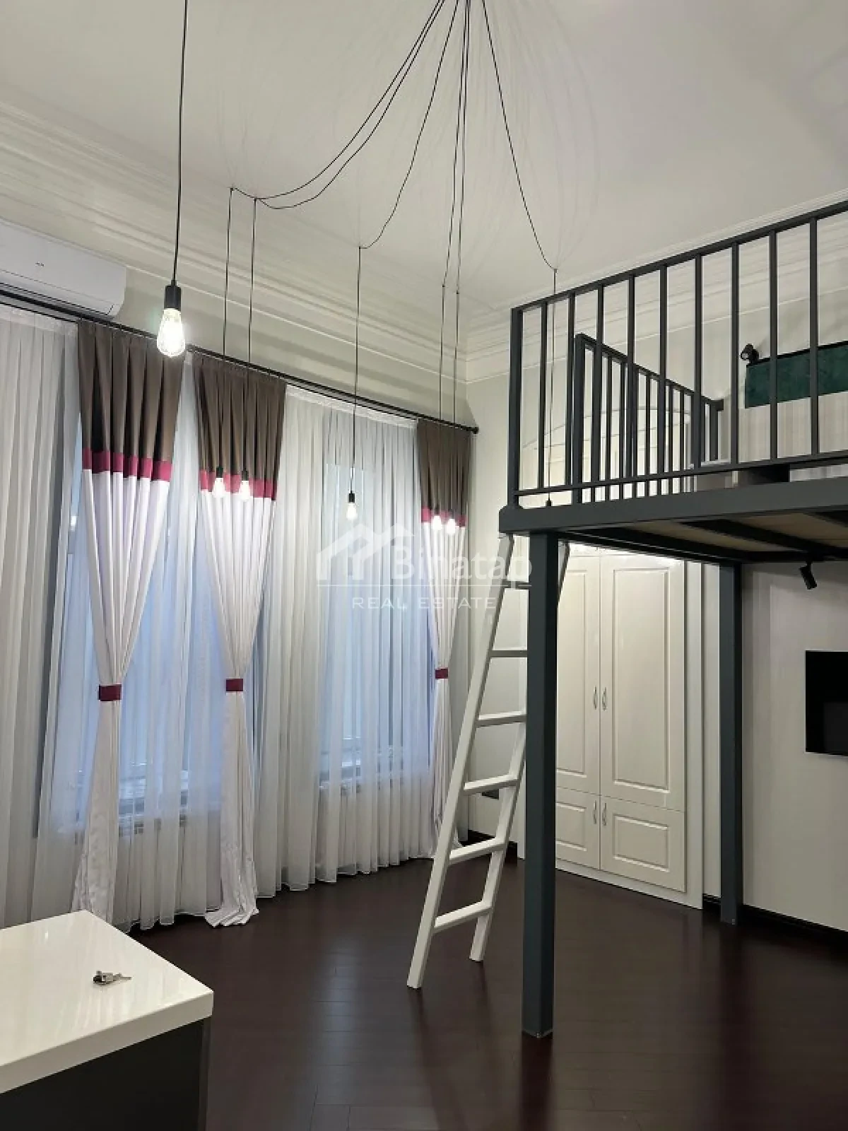 Satılır 1 otaqlı köhnə tikili 40 m², Səbail rayonu — Mənzil, Bakı