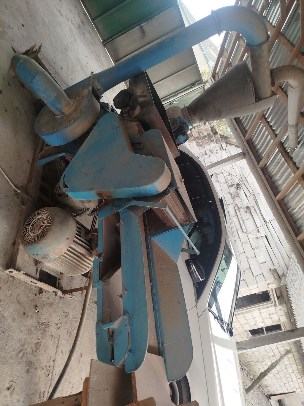 Arpa, buğda qarğıdalı üyütmek üçün az işlənilib mator 30 kilovat — Stanoklar, Balakən (2)