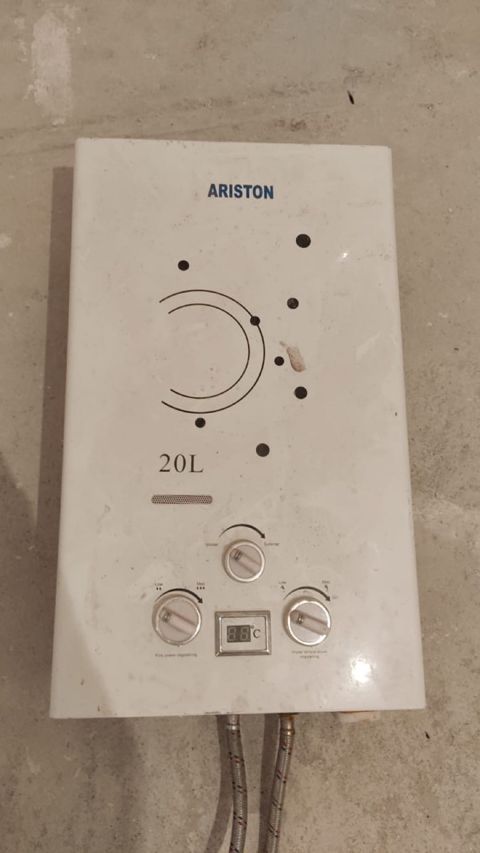 Su qızdırıcısı Ariston — Bakı