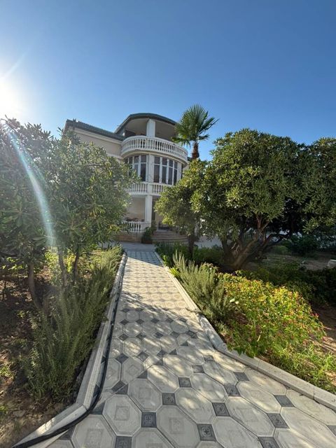 Satılır 8 otaqlı həyət evi/bağ evi 370 m² — Bakı