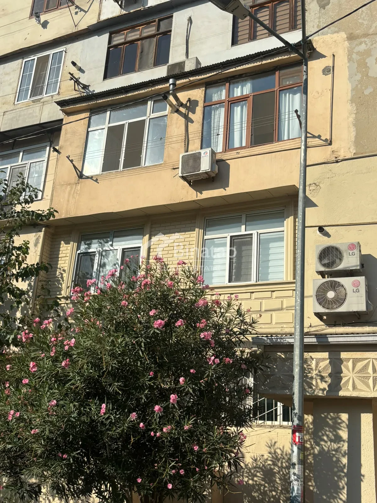 Satılır 3 otaqlı köhnə tikili 100 m², Xalqlar Dostluğu metrosu, Nizami rayonu — Bakı