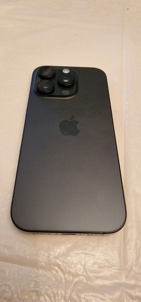 Apple iPhone 16 Pro Black Titanium 256GB/8GB — Quba