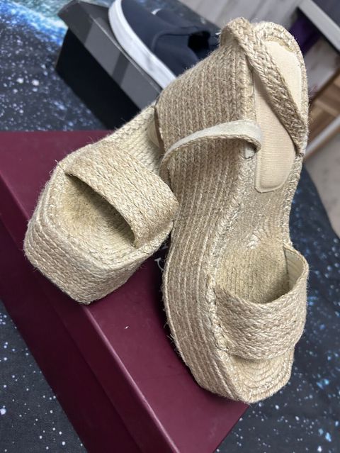 Təbii lifdən hörgülü platforma sandal, 36 razmer - Model — Bakı