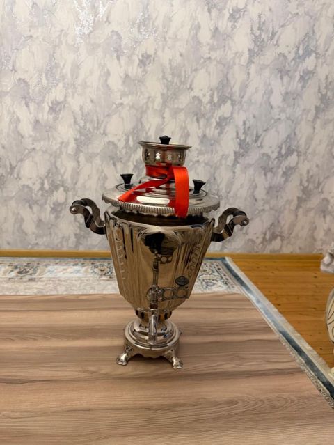 1980 cı ilin Zontik Tipli samovarı,mis latun tərkibli,az işdənmiş,ici — 300 ₼ · Bakı · Samovarlar 1980 cı ilin Zontik Tipli samovarı,mis latun tərkibli,az işdənmiş,ici — Bakı