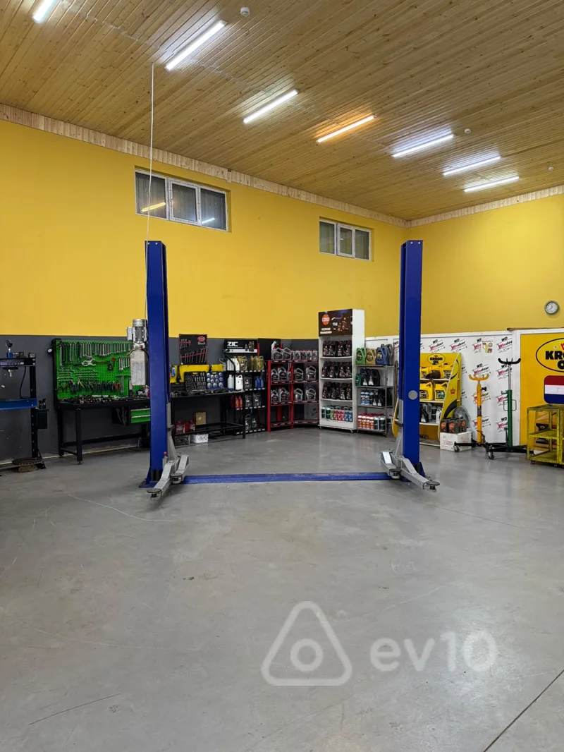 Qaraj, 100 m², İnqlab ismayılov kuç — kirayə — ავტოფარეხი