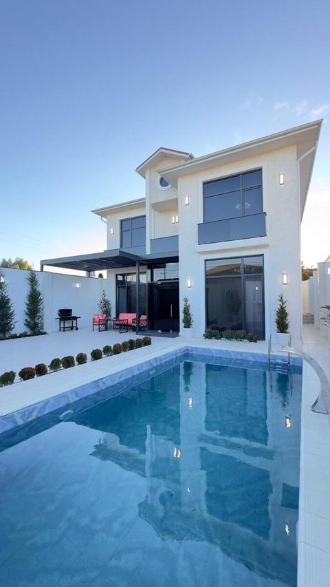 Satılır 5 otaqlı həyət evi/bağ evi 240 m² — Bakı