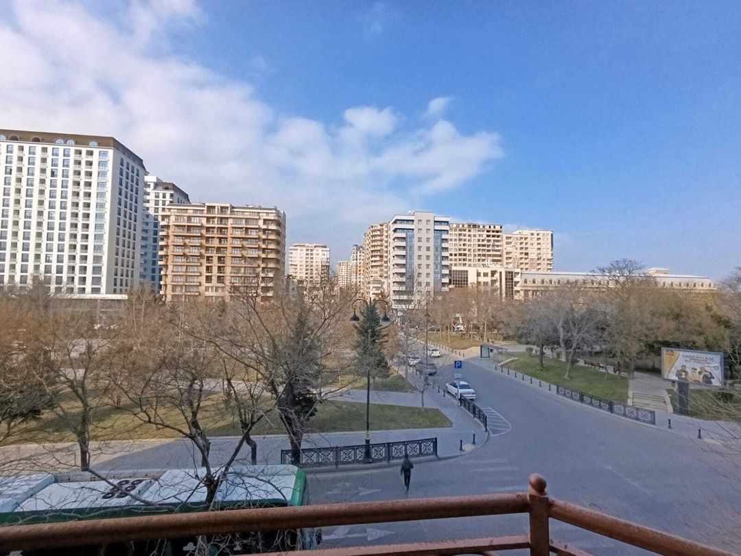 Satılır 4 otaqlı yeni tikili 285 m² — Mənzil, Bakı (11)