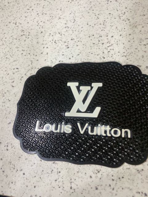 Louis vuitton ayaqaltıları — 4 ₼ · Bakı · Ehtiyat hissələri və aksesuarlar Louis vuitton ayaqaltıları — Bakı
