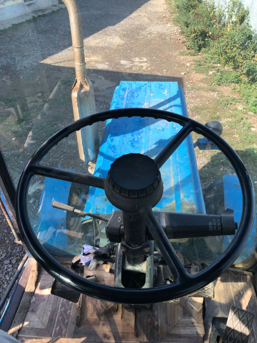 Traktor T-28 Bütün senedleri qaydasındadır, rul gidravlikdir. Most — Traktorlar, Biləsuvar (10)