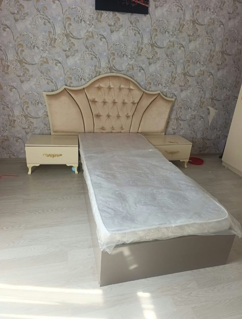 evdən çıxmalıdır matras yenidir salafan açılmayıb + 2 Tumba — Yataq otağı mobilya dəstləri, Ceyranbatan