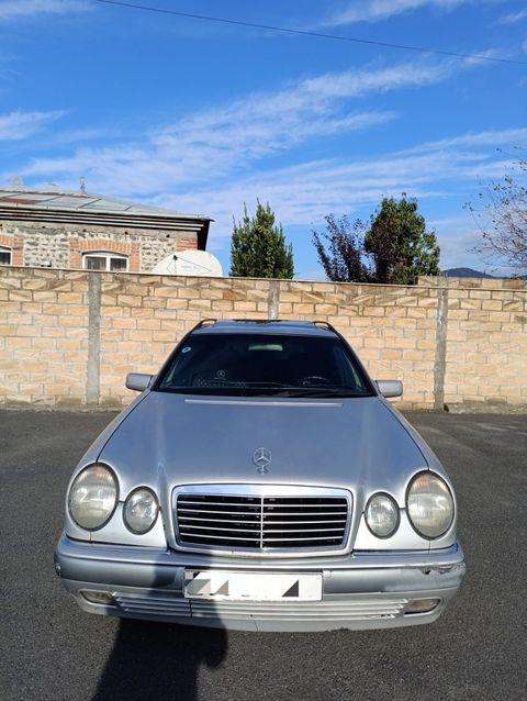 Mercedes E 200, 2.0 L, 1998 il, 611 750 km — Zaqatala