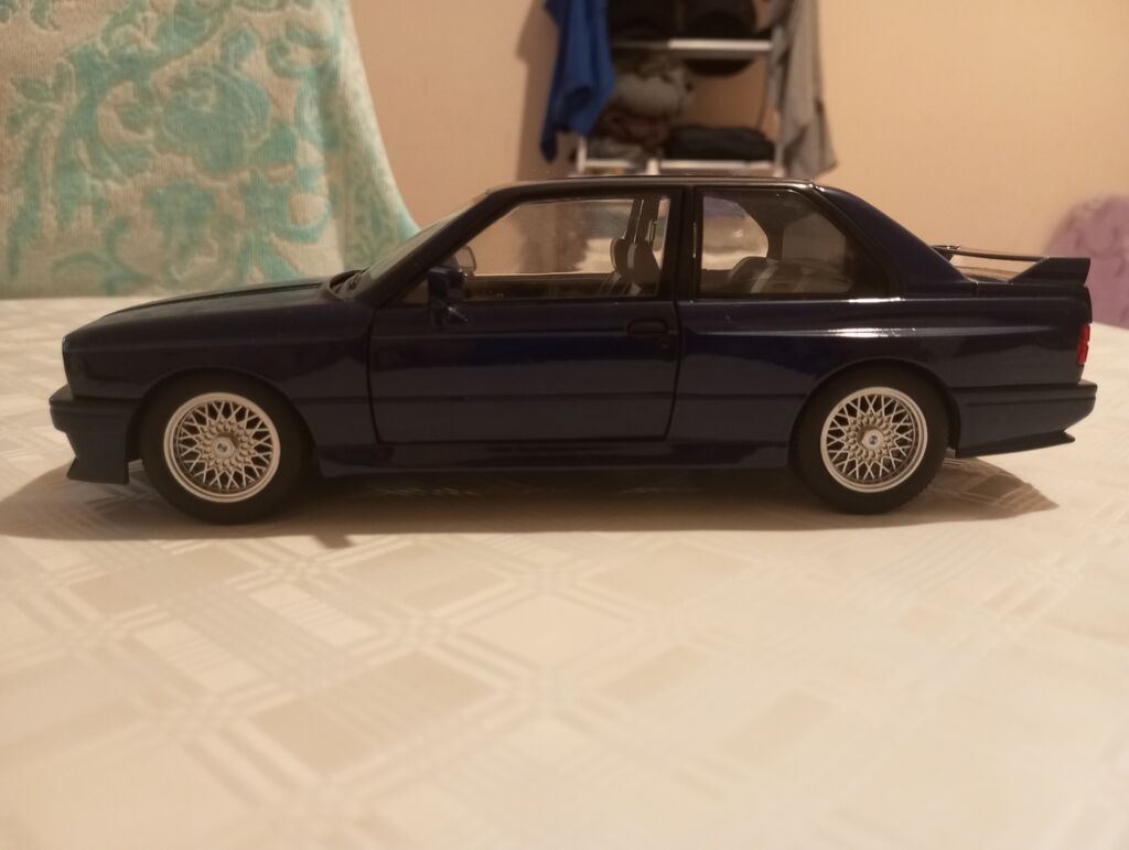 BMW E30 M3 – metal kolleksiya modeli (miqyas: təxmini 1:18) - Korpus — Modellar, Xırdalan (4)