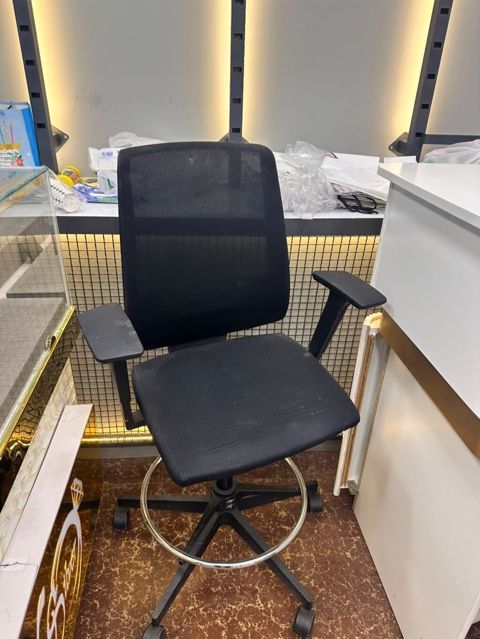 Kreslo 140 azn satılır Ünvan Əcəmi m.s yaxın Pərvin 4327 — 140 ₼ · Bakı · Mebel Kreslo 140 azn satılır Ünvan Əcəmi m.s yaxın Pərvin 4327 — Bakı