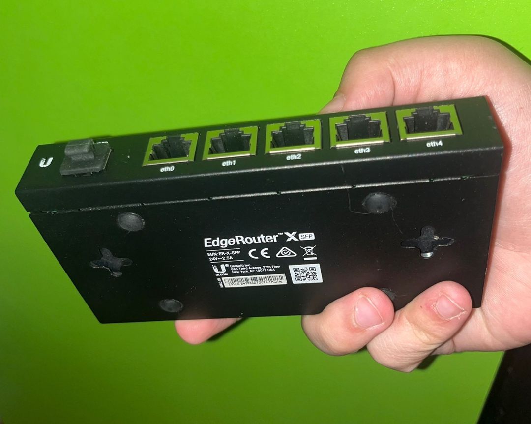 Ubiquiti EdgeRouter X SFP — Şəbəkə və server avadanlığı, Bakı (2)
