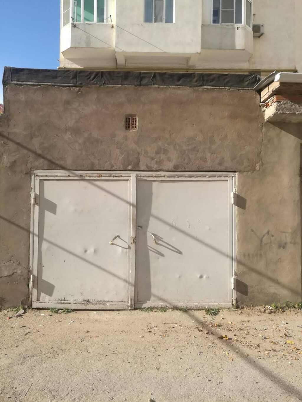 Geniş qapılı, beton tavanlı və kafel döşəməli qapalı qaraj/ankardan — Garaj, Bakı