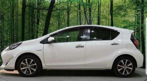 Toyota Aqua 2018 icarəsi — Bakı