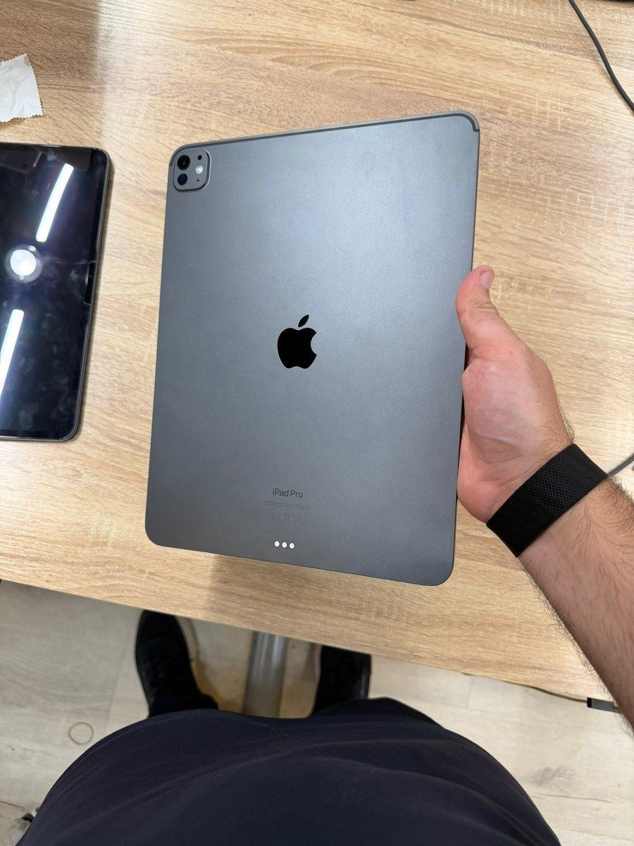 İPad Pro 13 İnch M4 Space Black 256GB — Planshetlər, Bakı