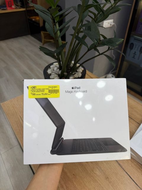 Apple iPad Air 11 magic keyboard — Royal Phone Baku
