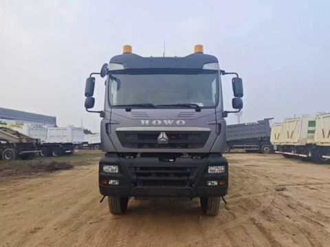 Özüboşaldan yük maşını Sınotruk 8x4, 2025 il — Bakı