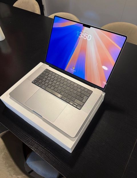 Apple MacBook Pro 16” M2 Max 64GB / 1TB — Bakı