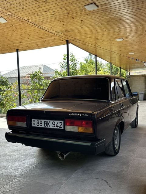 VAZ (Lada) 2107: 1.7 l 2007 il 555424 km Sedan — Digah