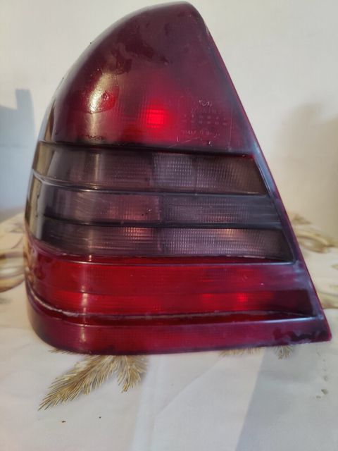 Mercedes W202 arxa sol stop işığı — Astara