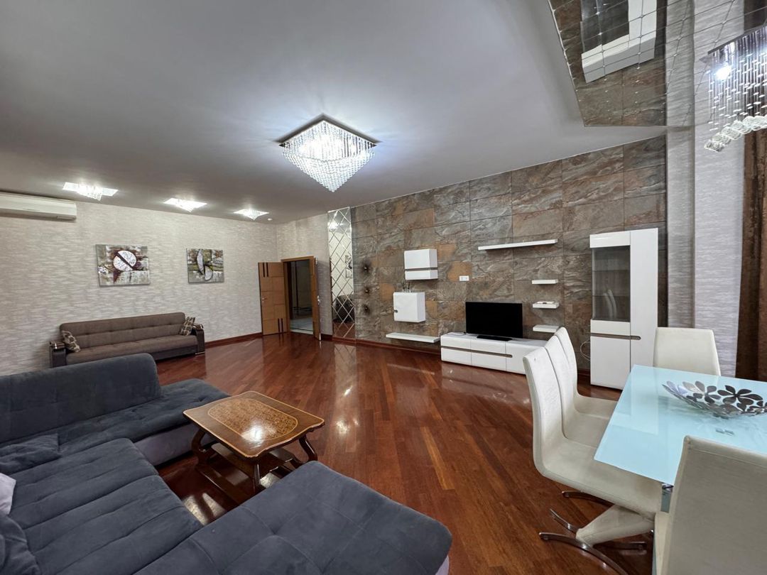 4 otaqlı mənzil, 220 m², Bülbül prospekti — Mənzil, Bakı