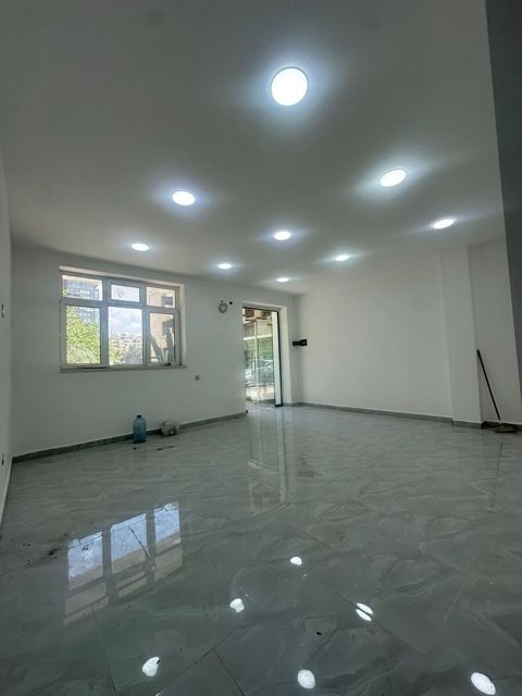 Satılır obyekt 78 m² — Bakı