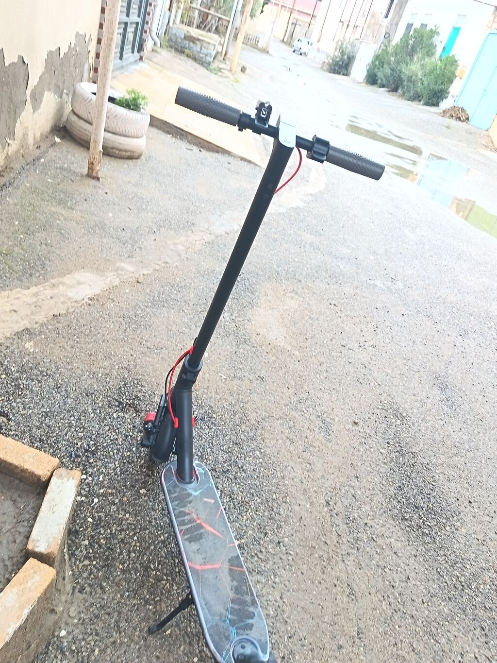 İşlənmiş Elektrik samokat 9", 250 Vt, 26 - 35 km/s, Ünvandan götürmə — Skuterlər, Digah (9)