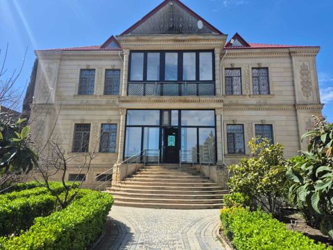 Satılır 7 otaqlı həyət evi/bağ evi 850 m² — Bakı