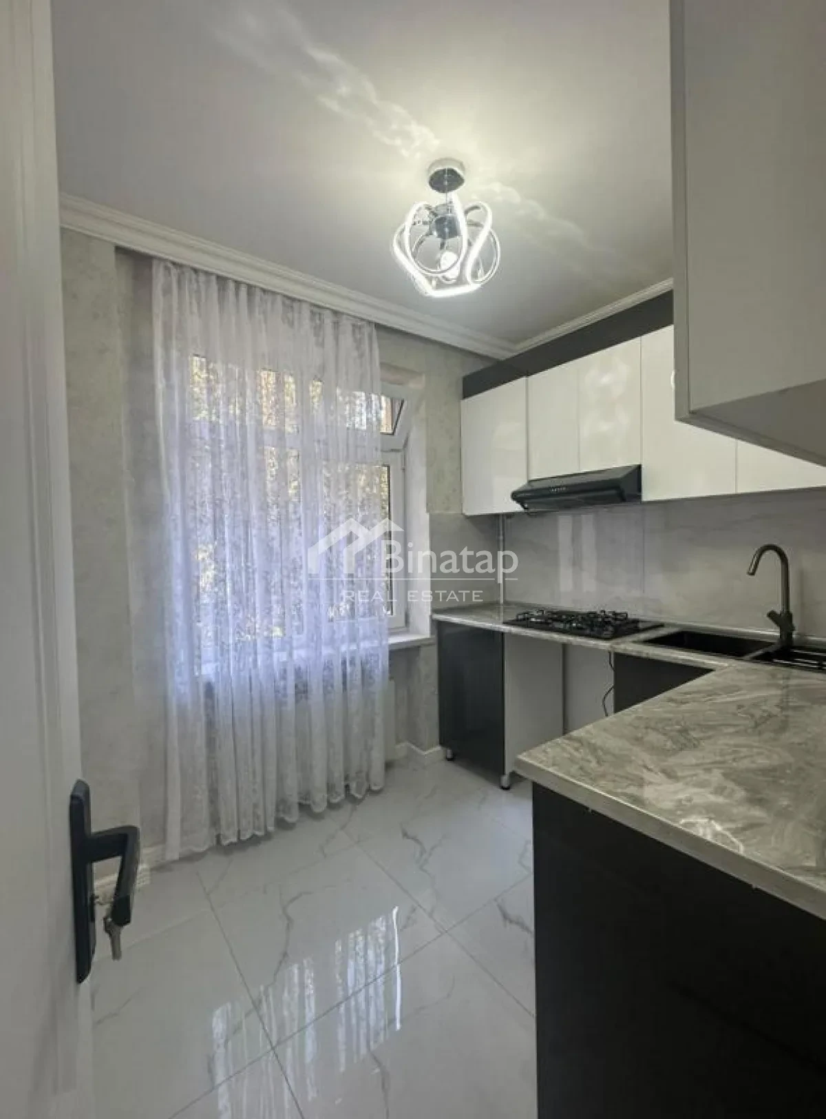 Satılır 3 otaqlı köhnə tikili 82 m², Gənclik metrosu, Nərimanov rayonu — Mənzil, Bakı