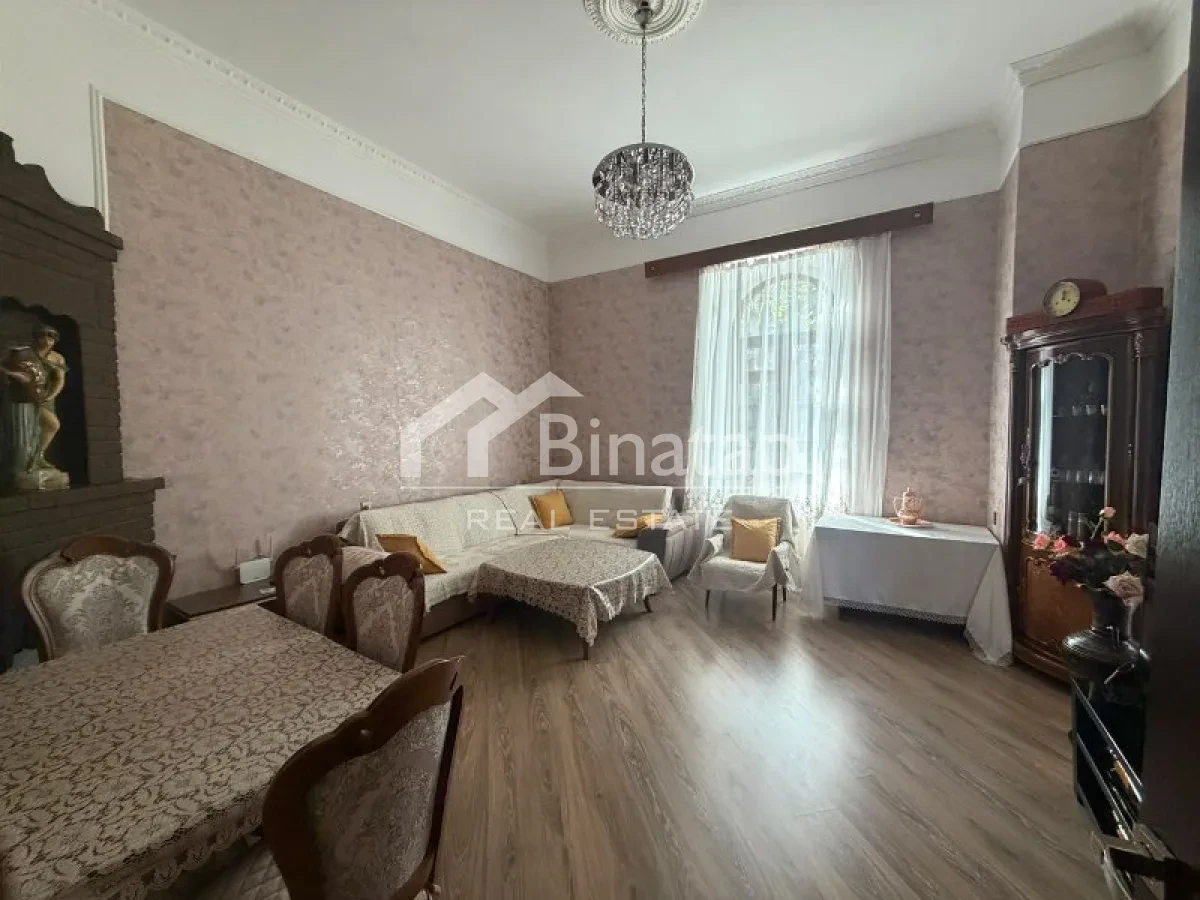 Satılır 4 otaqlı köhnə tikili 200 m², Sahil metrosu, Səbail rayonu — Mənzil, Bakı