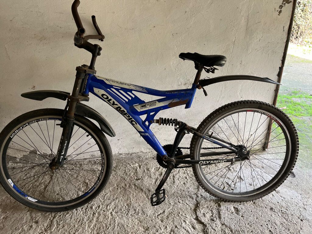 Velosiped. Arxa teker deşilib ona göre ucuz qoymuşam. Tekeri — Yol velosipedləri, Astara