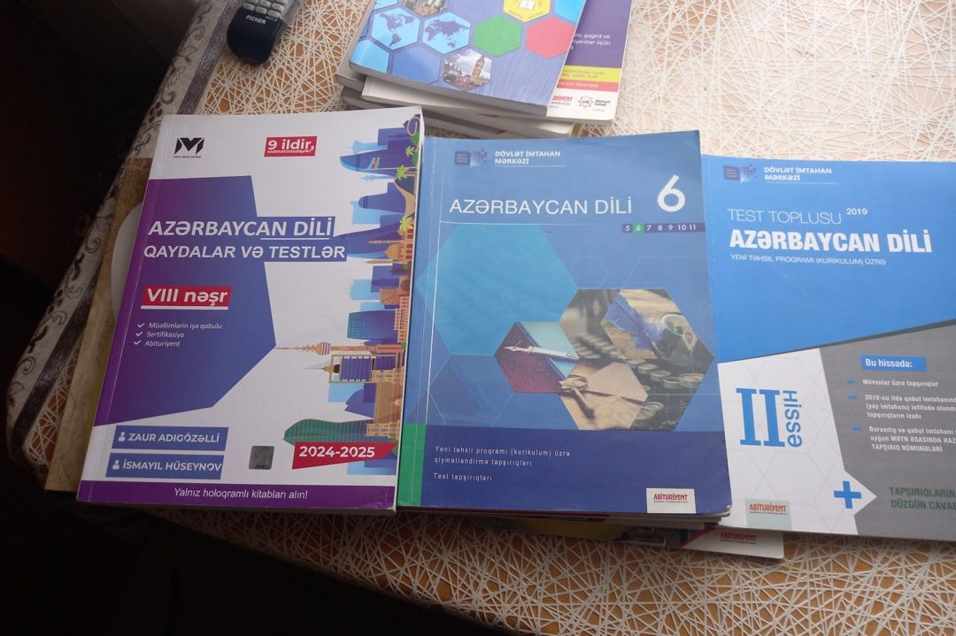 Dərsliklər — Məktəb və təhsil malları, Bakı (6)