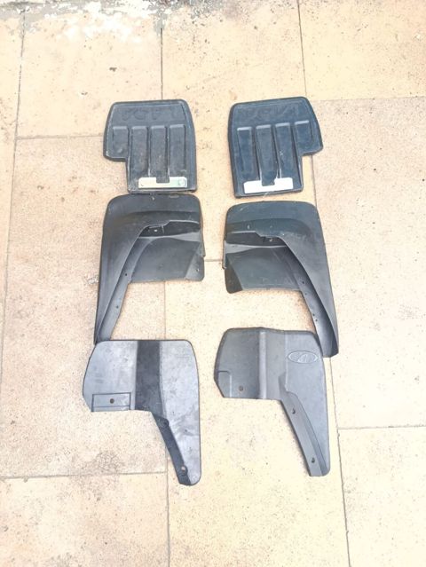 Avtomobil üçün palçıqlıqlar dəsti - Material: elastik rezin/plastik — Pirəkəşkül