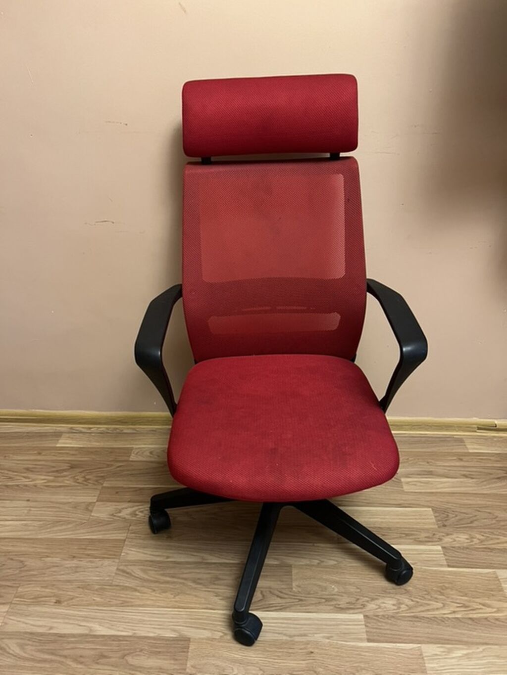 Erqonomik ofis kreslosu – qırmızı rəng - Yüksək arxalı və tənzimlənən — Ofis mebeli, Bakı