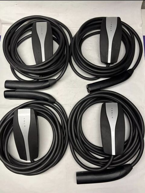 Tesla charger — Bakı