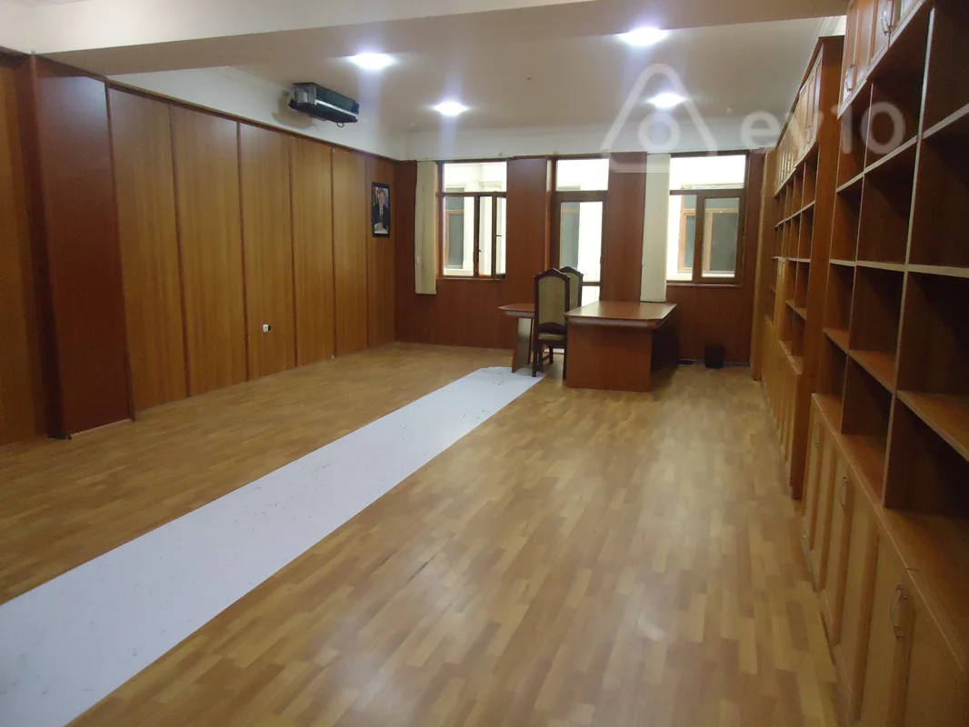 Ofis, 80 m², 8 noyabr k 23 — kirayə — 650 ₼ · Bakı · Ofis Ofis, 80 m², 8 noyabr k 23 — kirayə — Bakı