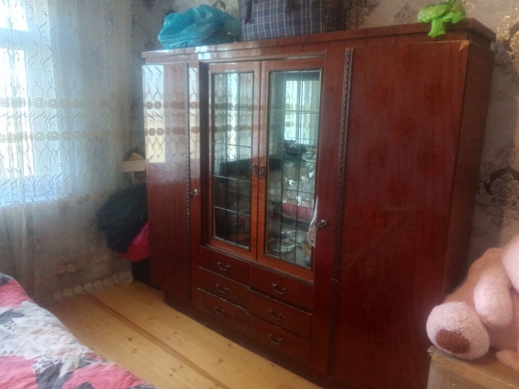Klassik üslubda böyük vitrinli şkaf - Material: ağac (cilalanmış tünd — Şkaflar, Mingəçevir