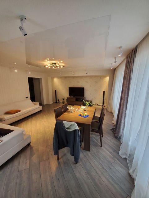 Satılır 5 otaqlı yeni tikili 330 m² — Bakı