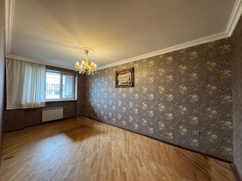 Satılır 4 otaqlı köhnə tikili 100 m² — Bakı