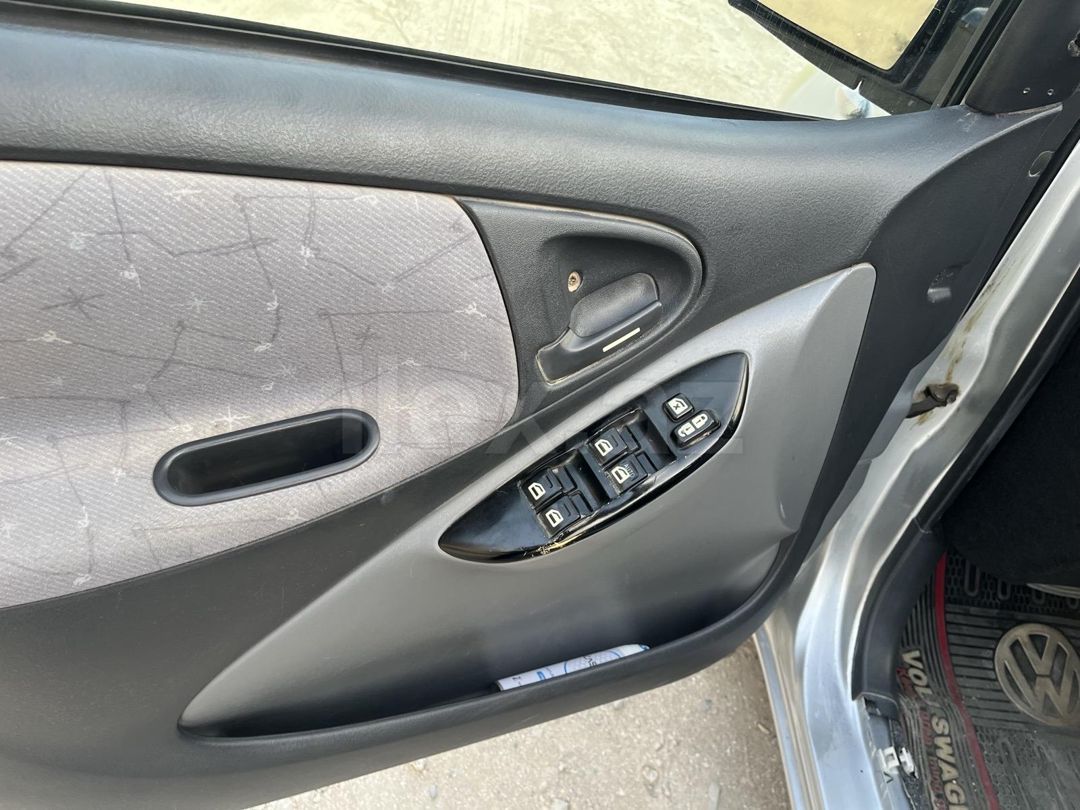 1999 Toyota Vitz, 1999, 250,000 km — Avtomobillər, Bakı (8)