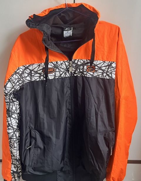 Nike Dri-FIT “Air Max” kapüşonlu yüngül jaket - Ölçü: XL (etiketdə — 60 ₼ · Bakı · Kurtkalar Nike Dri-FIT “Air Max” kapüşonlu yüngül jaket - Ölçü: XL (etiketdə — Bakı