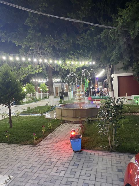 21 sotun içindədir.ailəvi restarandı.1 70-80 nəfərlik zalı, 20-25 — Bakı