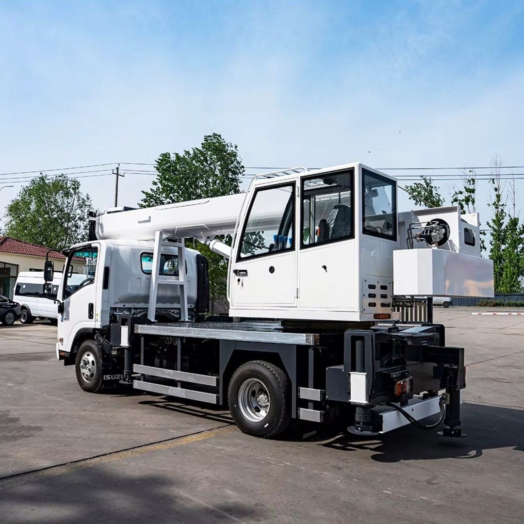 Isuzu 8T Kran — İnşaat texnikası, Bakı (2)