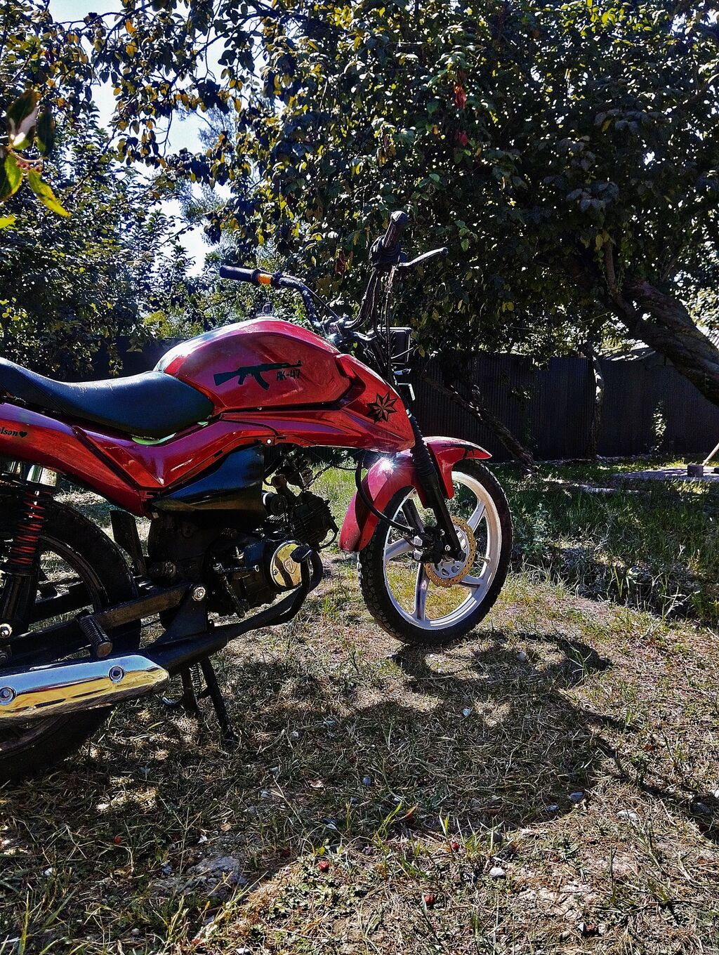 Qırmızı rəngli yüngül motosiklet - Şəhər və kənd yolları üçün yığcam — Motosikletlər, Ağsu (3)